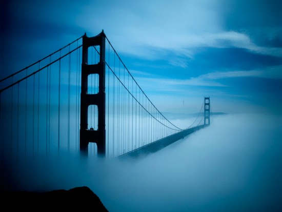 Бруклинский мост в густом тумане